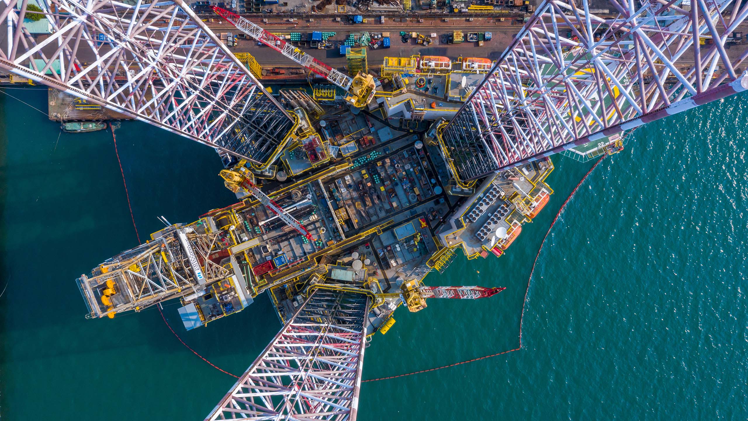 jack up rig at port